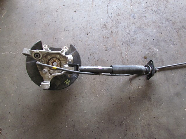 2004 Infiniti G35 Coupe Rh Rear Spindle With Shock 