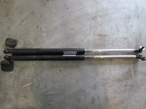 2003 Nissan 350Z Hatch Strut Set