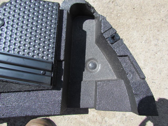 2004 Subaru Forester RH Passenger Rear Hatch Storage Spacer 