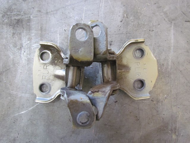 2004 Subaru Forester Passenger Rear Door Hinge Set