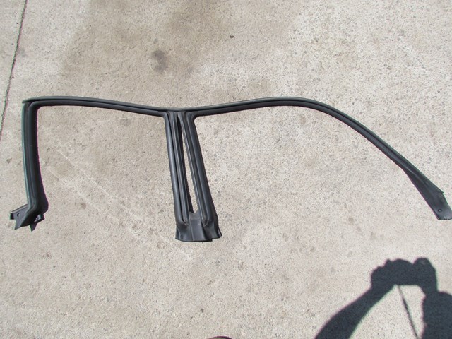 2004 Subaru Forester XT RH Passenger Window Seal