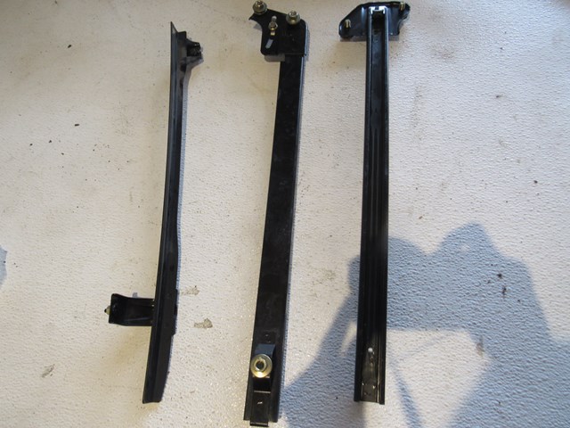 2004 Subaru Forester XT LH Drivers Front Window Guides 