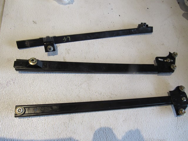 2004 Subaru Forester XT LH Drivers Front Window Guides 