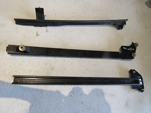 2004 Subaru Forester XT LH Drivers Front Window Guides 