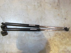 2003 Nissan 350Z Hatch Strut Pair