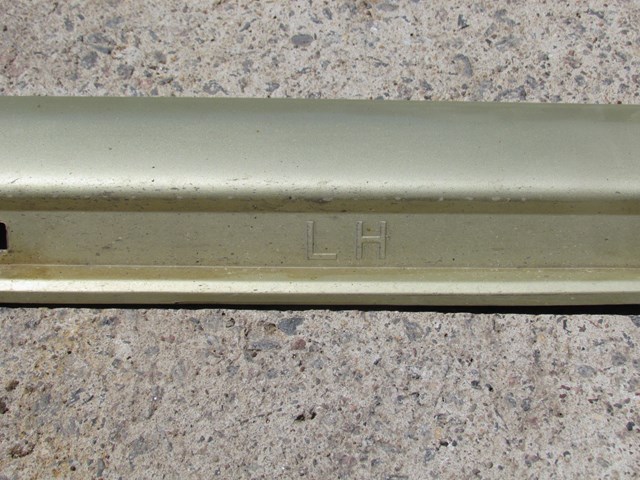 2004 Subaru Forester XT LH Drivers Side Skirt