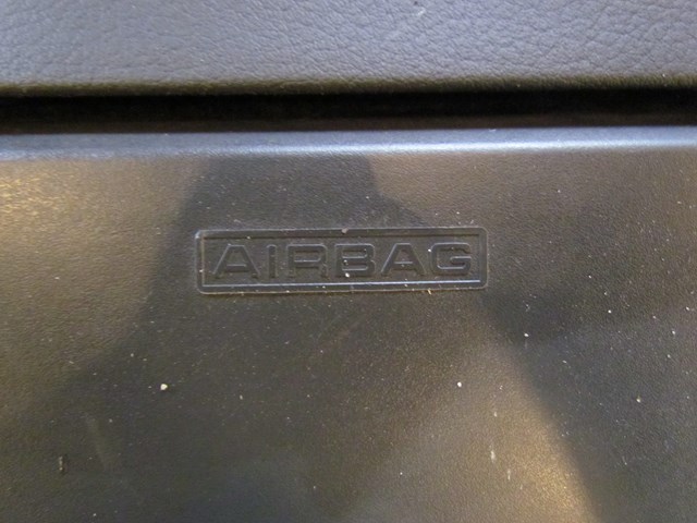 2006 Audi A8L Glove Box With Knee Air Bag And 6 Disk CD Changer 