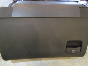 2006 Audi A8L Glove Box With Knee Air Bag And 6 Disk CD Changer 