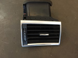 06 Audi A8 Front RH Passenger Dash Vent