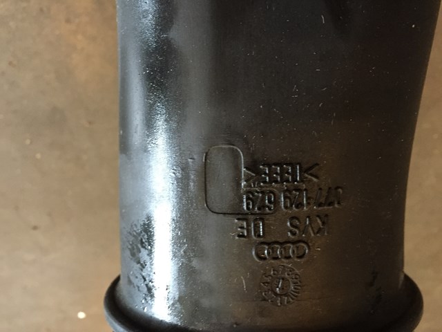 06 Audi A8 Air Intake Duct Hose