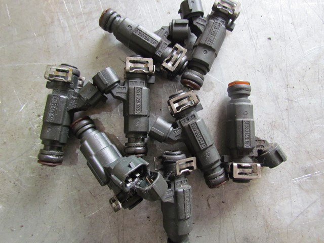 2006 Audi A8L Fuel Injectors Set Of 8
