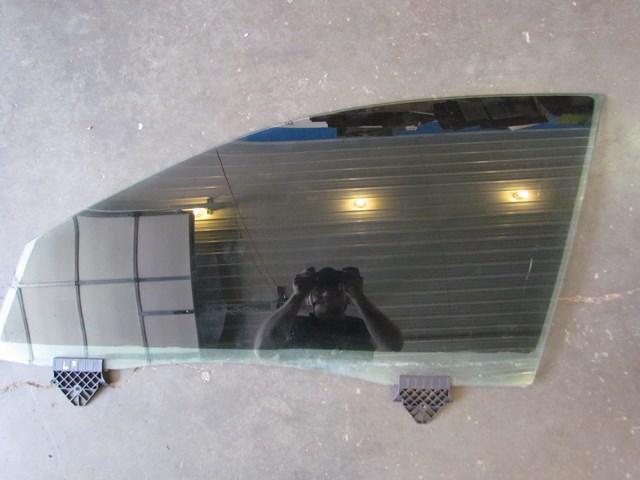 2006 Audi A8L LH Drivers Front Door Glass