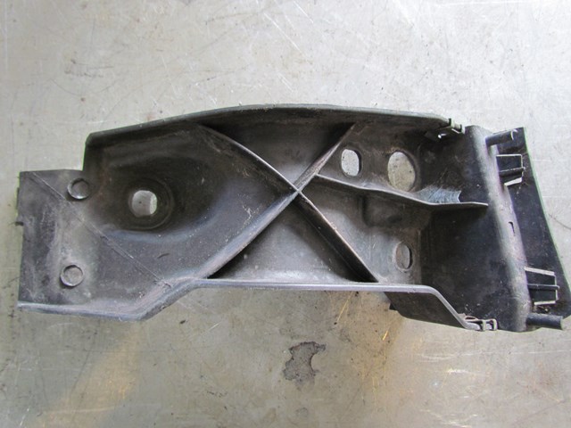 2006 Audi A8L RH Passenger Front Side Skirt Mount 4E0853922D