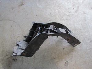 2006 Audi A8L Rh Passenger Rear Side Skirt Mount 4E0853914