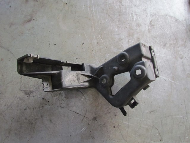 2006 Audi A8L LH Drivers Rear Side Skirt Mount 4E0853913