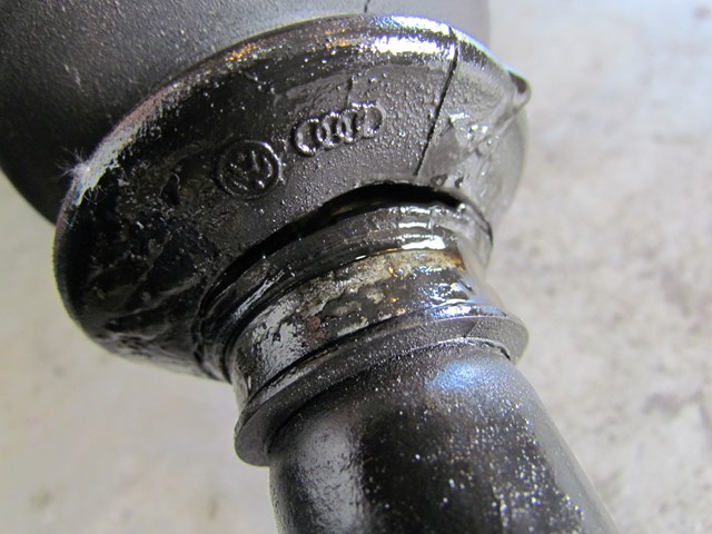 2006 Audi A8L RH Passenger Front Axle Shaft Boot Torn