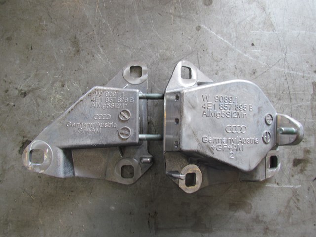 2006 Audi A8L Dash Reinforcement Bar Mounts 4E1857895, 4E1857896