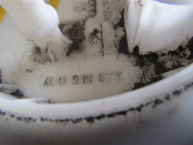 2006 Audi A8L RH Fuel Pump Top With Tubes 4E0 919 679 A