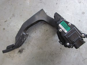 2006 Audi A8L Gas Pedal 4E1 723 523 E