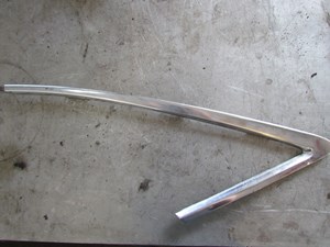 2006 Audi A8L LH Drivers Quarter Glass Chrome Trim