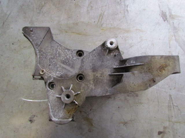 2006 Audi A8L 4.2 V8 Pulley Mount Bracket 077121235