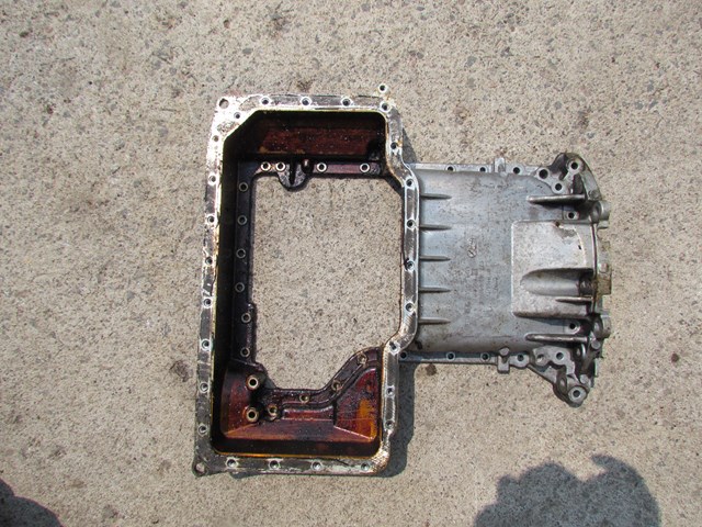 2006 Audi A8L 4.2 V8 Upper Oil Pan 077103603