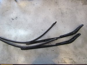 2004 Audi A8L Wiper Arms
