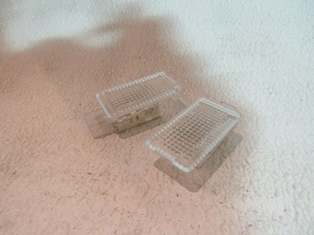 2004 Audi A8L Trunk Lights (2)