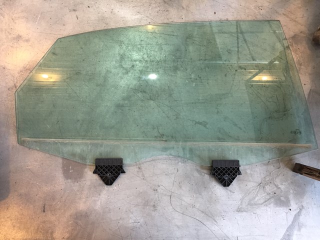 2004 Audi A8L Rear RH Passenger Door Glass