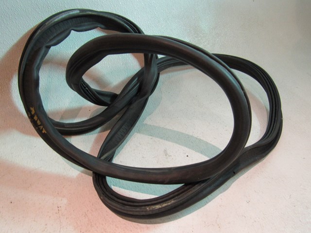 04 05 06 07 08 Audi A8L Trunk Seal Body Seal