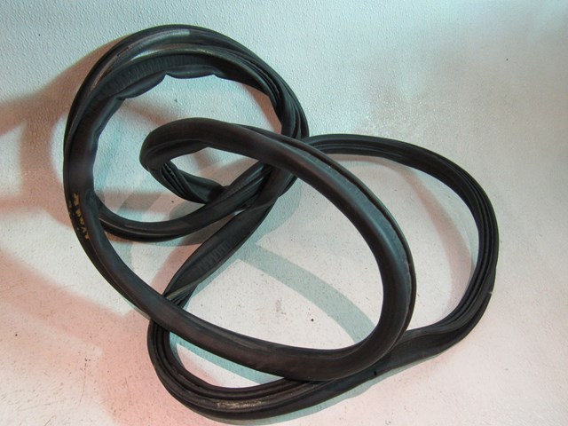 04 05 06 07 08 Audi A8L Trunk Seal Body Seal