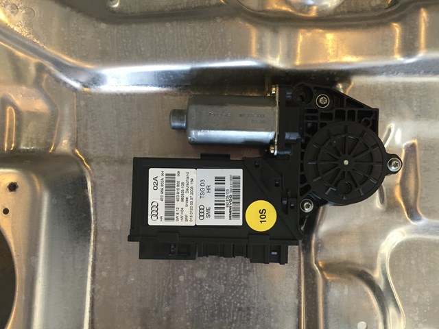 2004 Audi A8L Rear RH Passenger Window Motor w/Reg 4E0 959 802