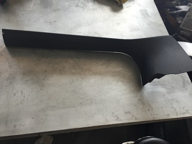 2004 Audi A8L Front RH Door Kick Panel 4E1 864 614l 