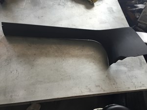 2004 Audi A8L Front RH Door Kick Panel 4E1 864 614l 