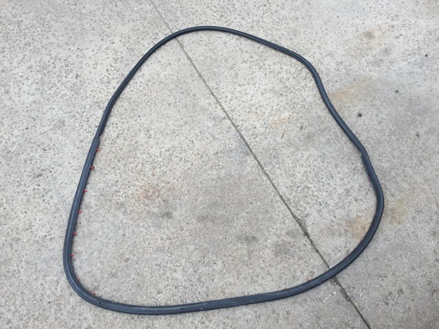 2004 Audi A8L Front RH Door Seal on Door
