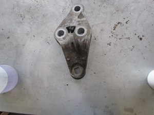 2004 Audi A8L Right Passenger Side Engine Mount 4E0 199 613