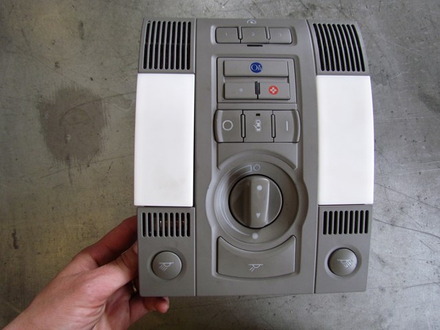 2004 Audi A8L Dome Light Assy 4E0 819 203