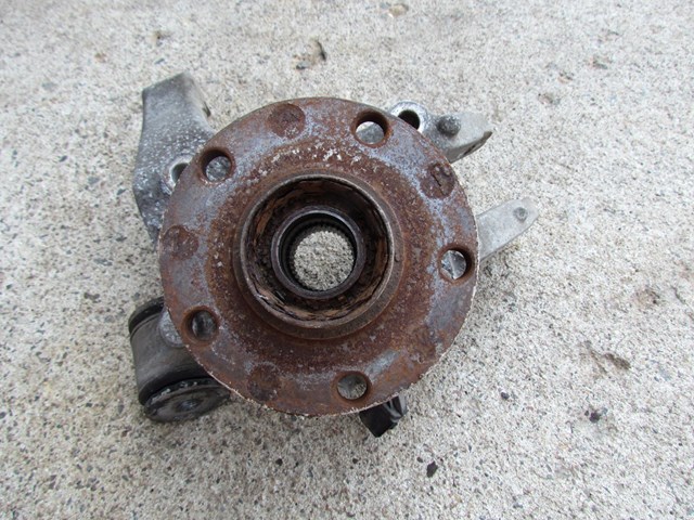 2004 Audi A8L RH Passenger Rear Spindle