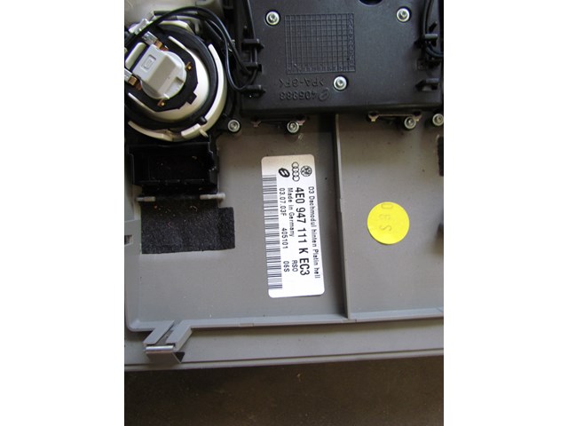 2004 Audi A8L Rear Dome Light Assy 4E0947111