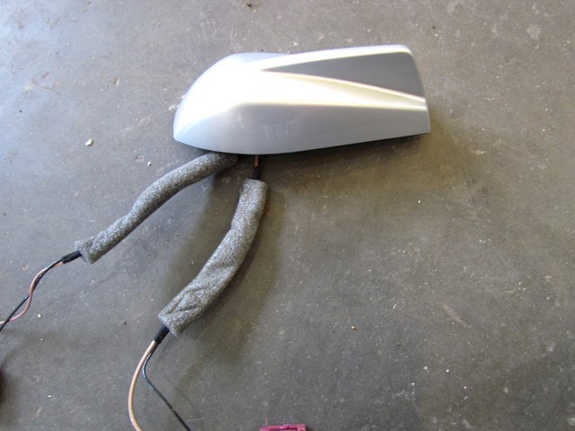 2004 Audi A8L Rear Shark Fin Antenna 4E0035503