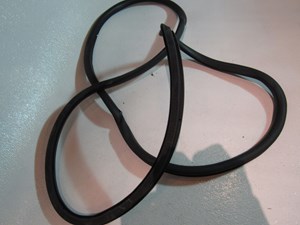 04 05 06 07 08 Audi A8L D3 LH Drivers Rear Door Seal On Body