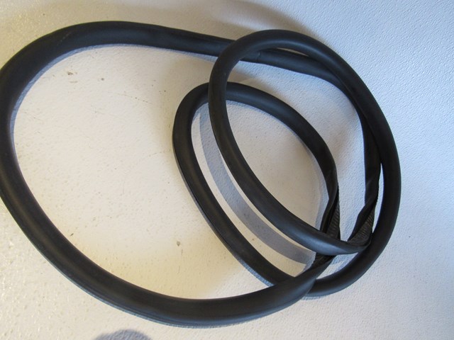 2004 Audi A8L RH Passenger Front Door Seal On Body