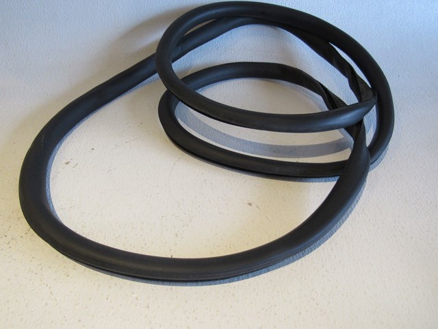 2004 Audi A8L RH Passenger Front Door Seal On Body