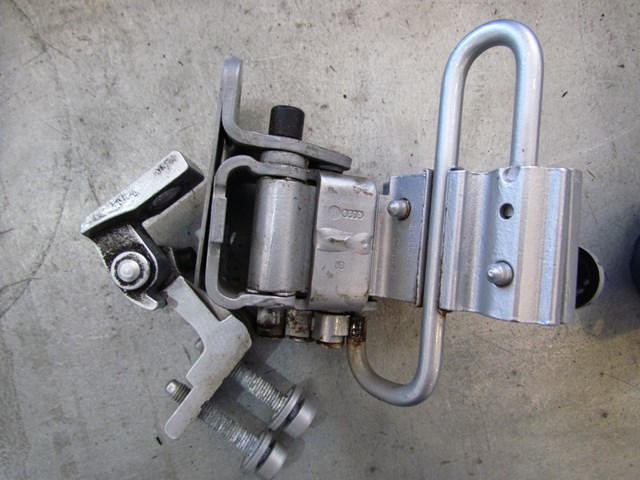 2004 Audi A8L RH Passenger Rear Door Hinge Set