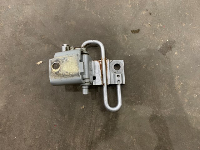 2004 Audi A8L Front LH Drivers Door Hinge