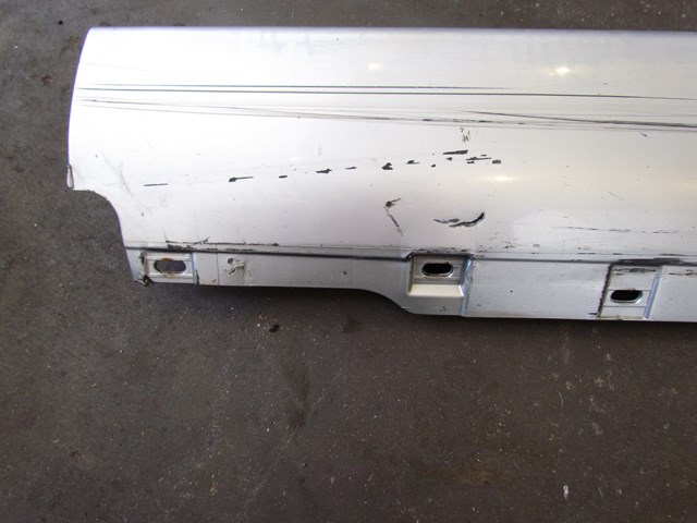 2004 Audi A8L RH Passenger Side Skirt 