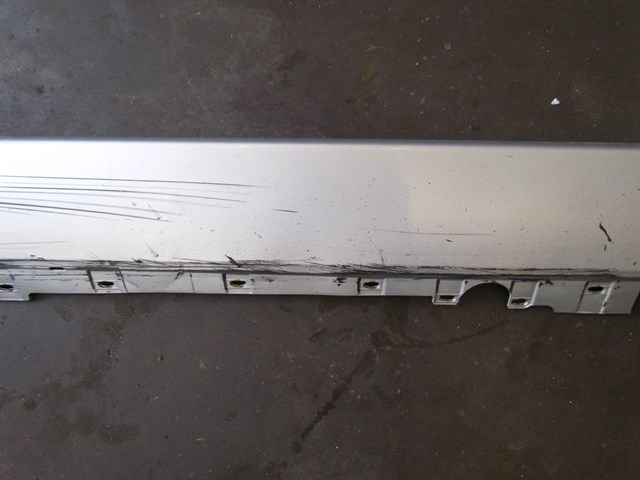2004 Audi A8L RH Passenger Side Skirt 