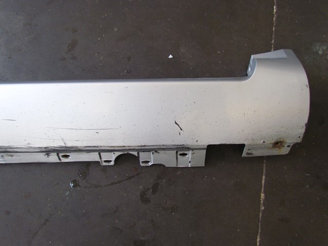 2004 Audi A8L RH Passenger Side Skirt 