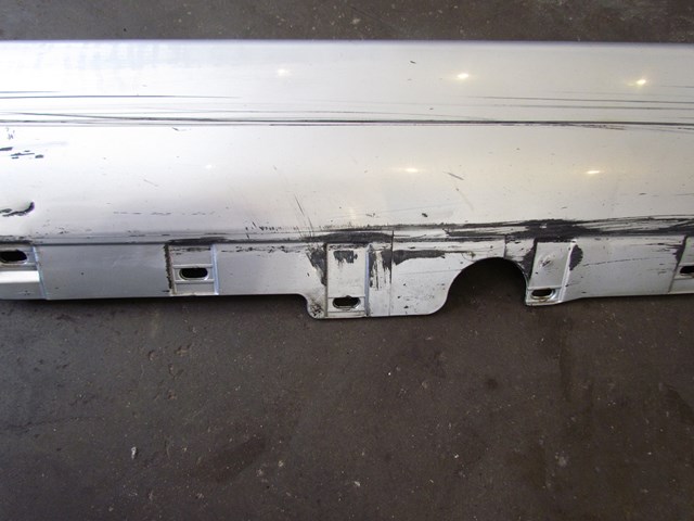 2004 Audi A8L RH Passenger Side Skirt 
