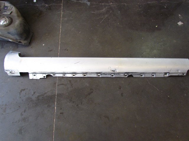 2004 Audi A8L LH Drivers Side Skirt